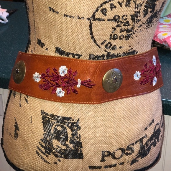 Women's Leather Belt Floral design - Picture 3 of 16